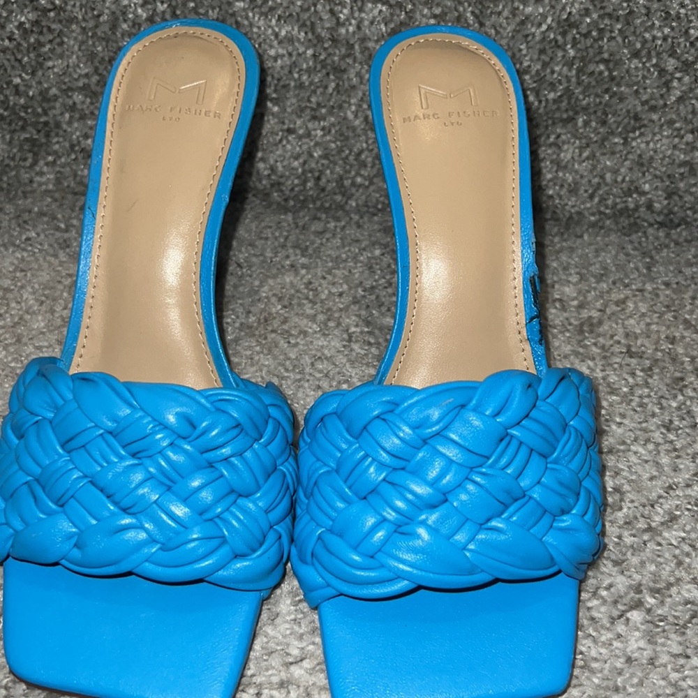 Marc Fisher teal heels - Picture 3 of 7